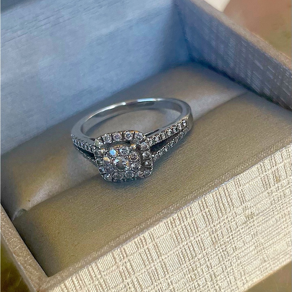 Size 9. 3/4 CT’s. 14k white gold. Make an offer.